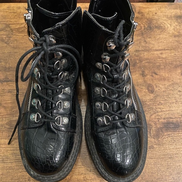 Chunky patent eyelet combat boots - Picture 2 of 3